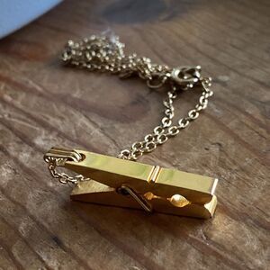 💛 Gold Plated Clothes Pin Necklace